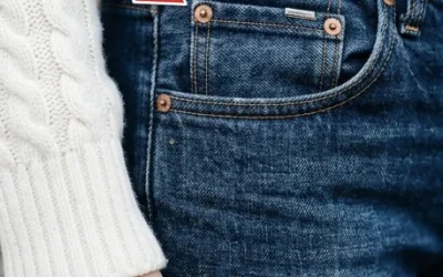 C’est pourquoi chaque jean possède une petite poche dans la poche avant…