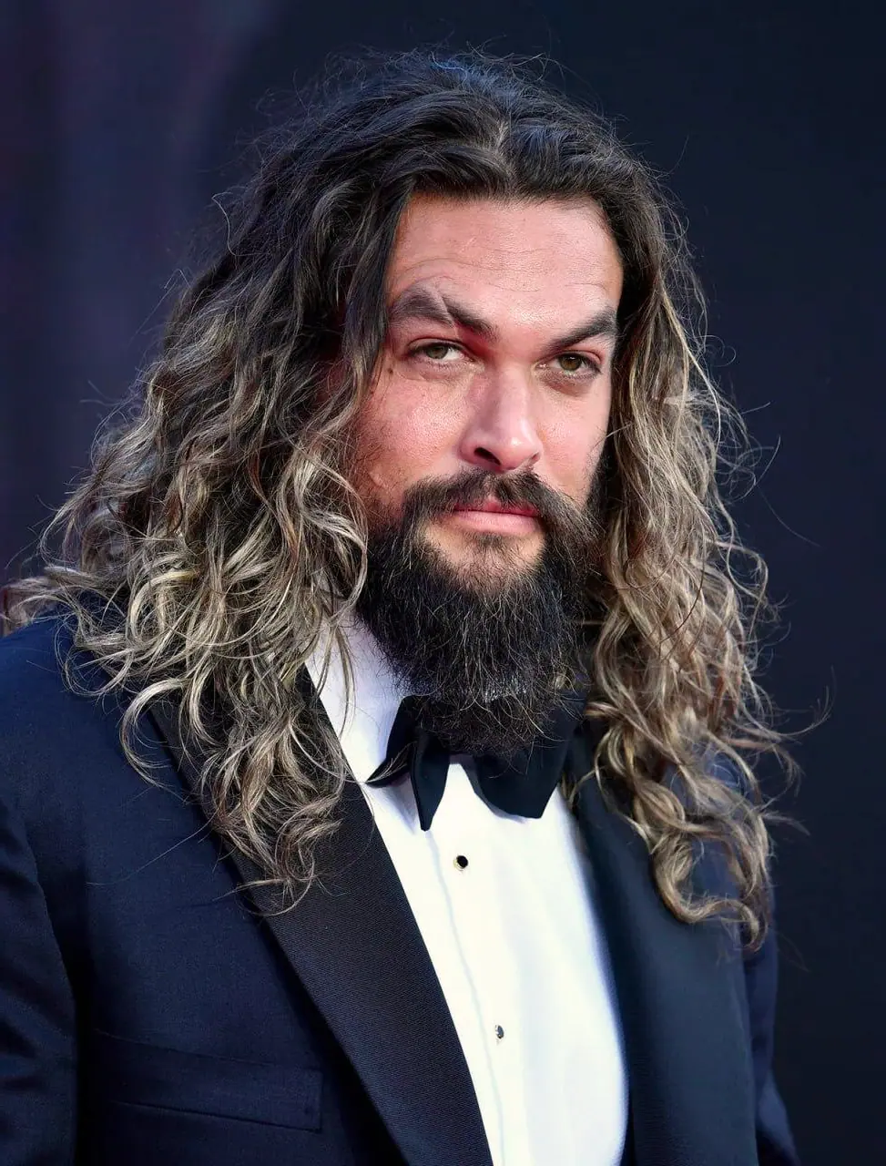 «Dix photos de la nouvelle petite amie de Jason Momoa : canon et sublime ! Cette fille est tout simplement à couper le souffle !»