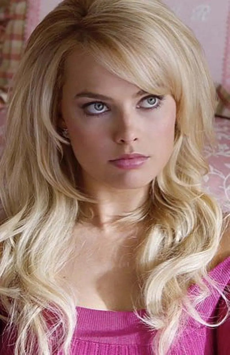 Margot Robbie affiche sa silhouette post-bébé après la naissance de son premier enfant
