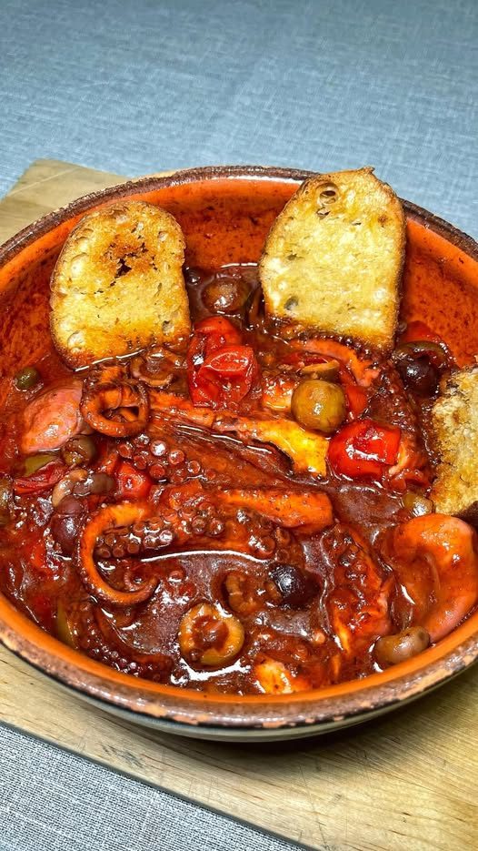 Poulpe à la Luciana. Enregistrez la recette et suivez-la.