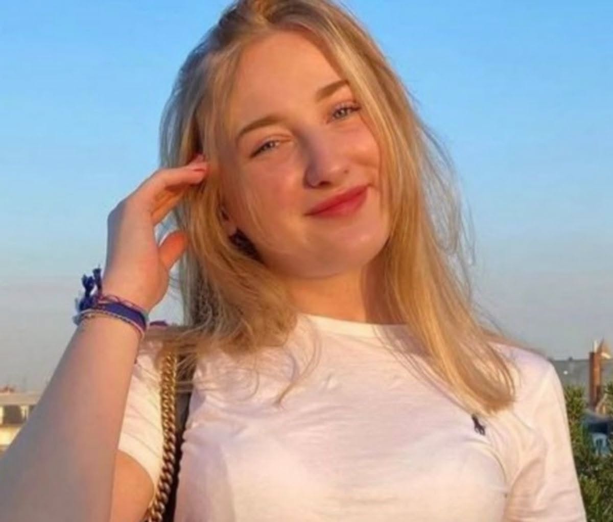 Une influenceuse de 21 ans et ex compagne d’un célèbre youtubeur retrouvée morte à son domicile, une enquête ouverte