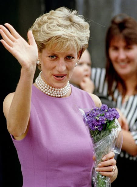 L’ultime murmure de Lady Diana : le pompier qui l’a secourue révèle enfin ses derniers mots